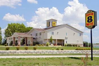 Wamego Inn And Suites Buitenkant foto